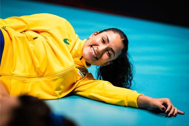 Tainara exalta Zé Roberto e revela sintonia com Bernardinho